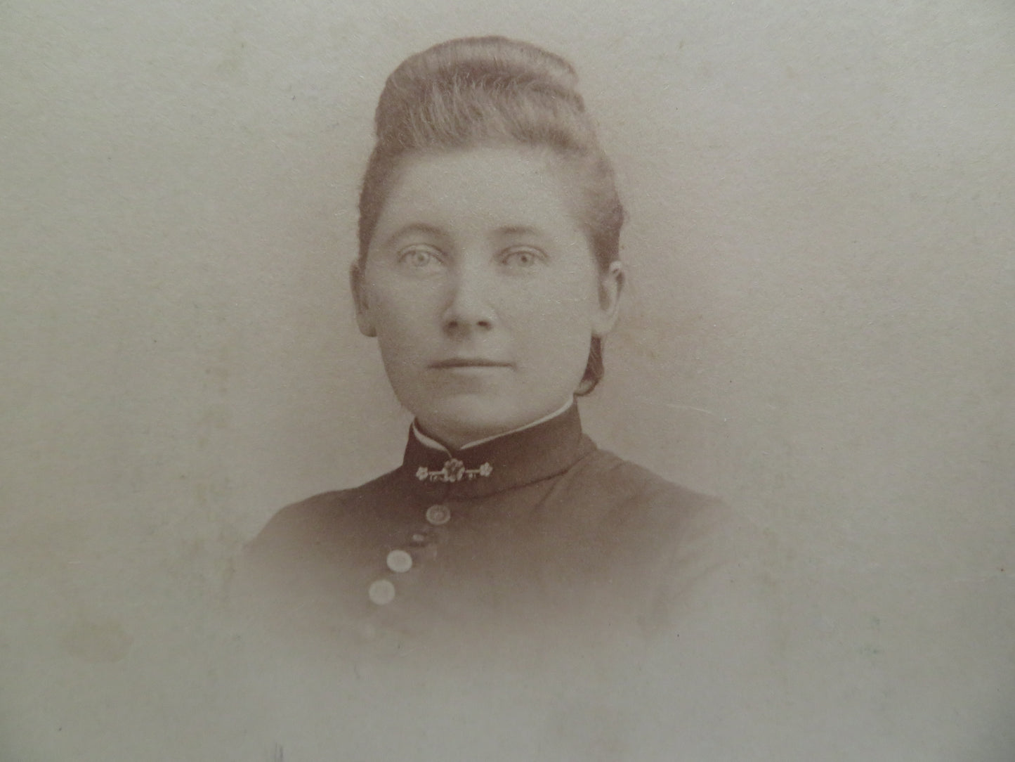 1800s Marion cabinet card of woman from Lowell Massachusetts