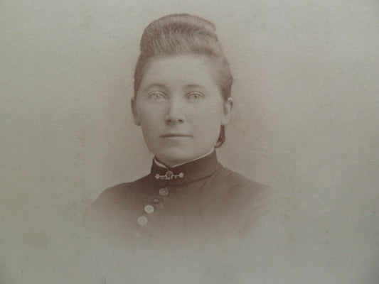 1800s Marion cabinet card of woman from Lowell Massachusetts