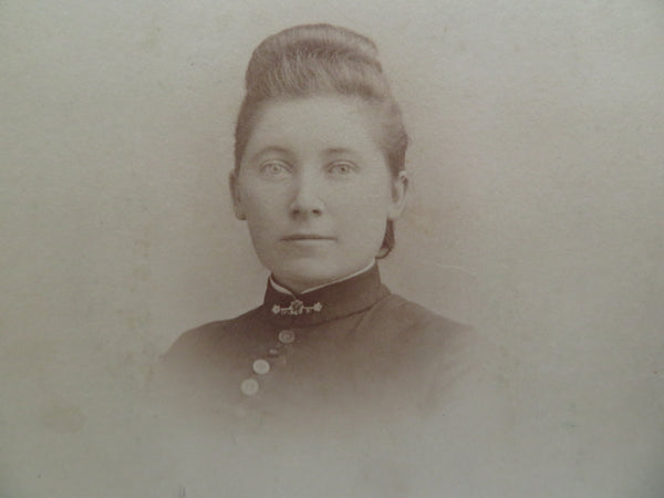 1800s Marion cabinet card of woman from Lowell Massachusetts